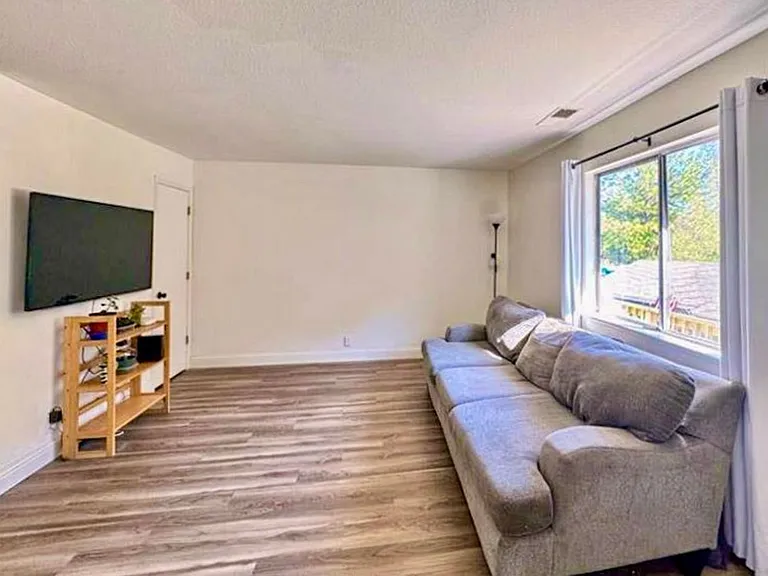 1321 Oak Ridge Dr — Photo 3