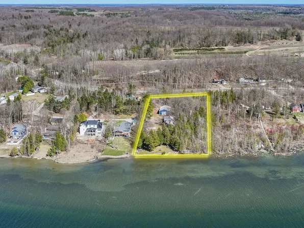 3630 S Stanley St, Lake Leelanau, MI 49653