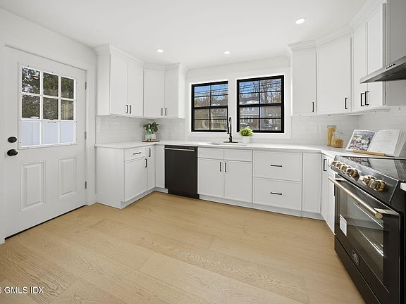 5th image of 101 Parade Hill Rd