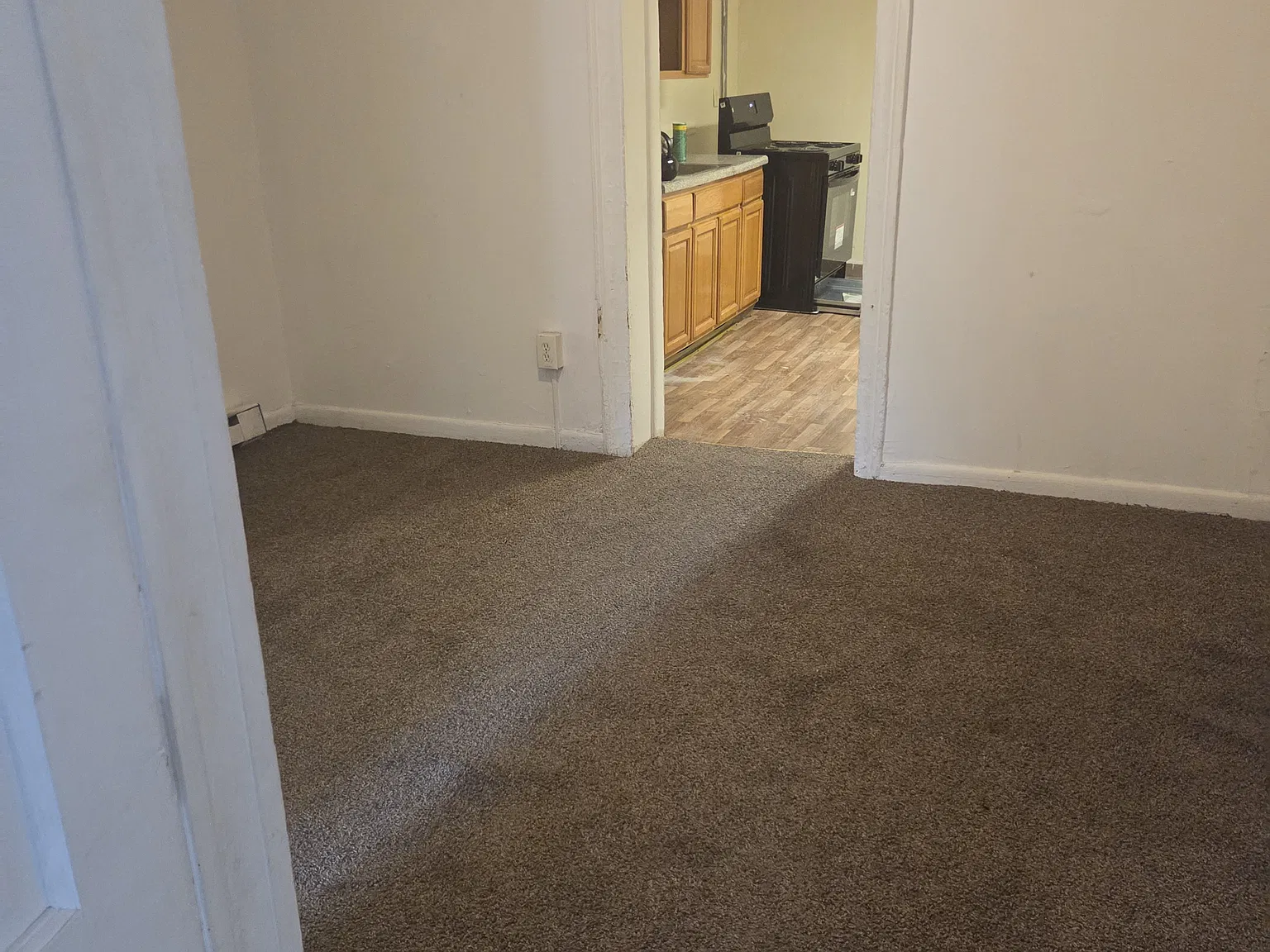 3 bed, 1000 sqft, $1,300 — Photo 4