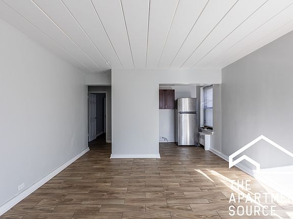 3rd image of 1360 W Touhy Ave #202