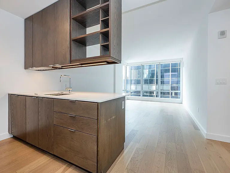 225 E 39th St #8E — Photo 11