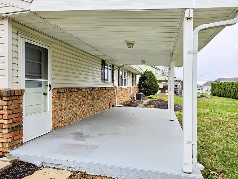 2 Colonial Ave — Photo 23
