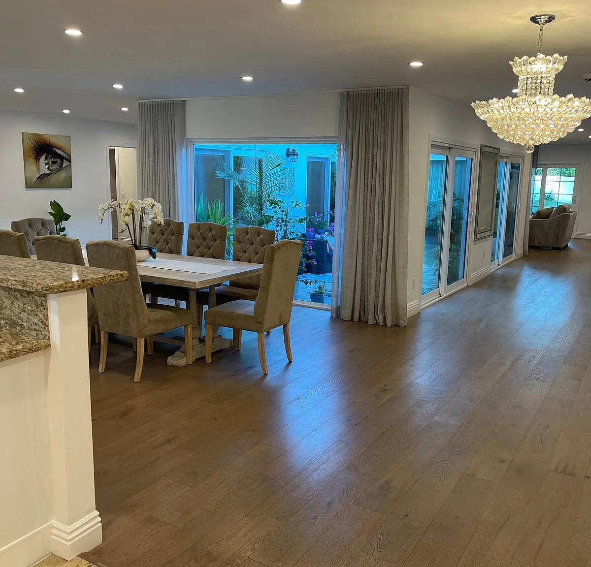 6 bed, 4276 sqft, $12,500 — Photo 2