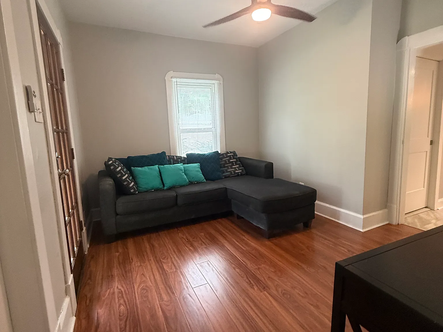 4 bed, 1100 sqft, $2,400 — Photo 3