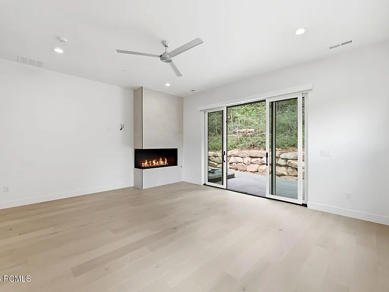 4043 W Crest Ct — Photo 16