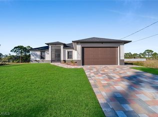 2504 41st St SW, Lehigh Acres, FL 33976
