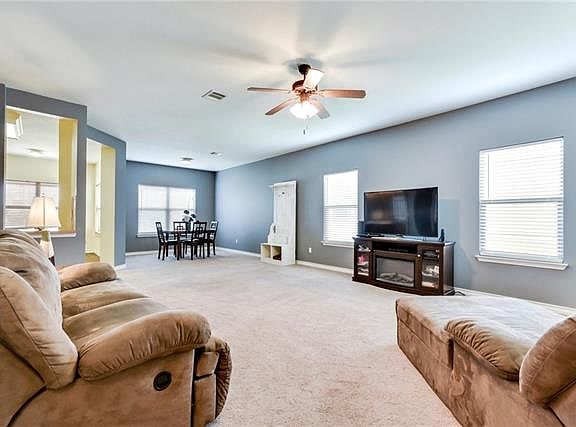 5th image of 222 Woodlake Dr