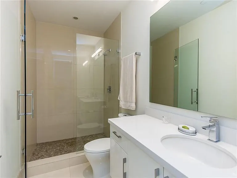 240 Shore Ct — Photo 19
