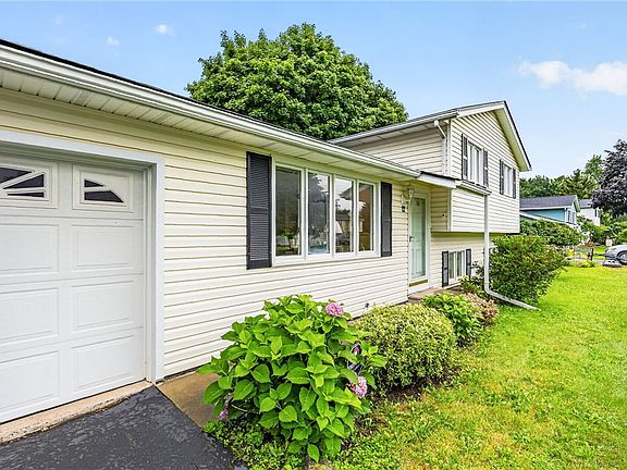 4th image of 12 Teresa Cir