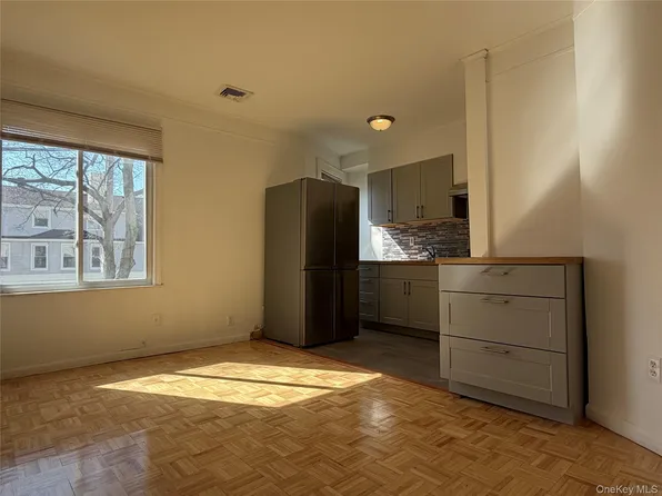 196-03 42nd Ave, Flushing, NY