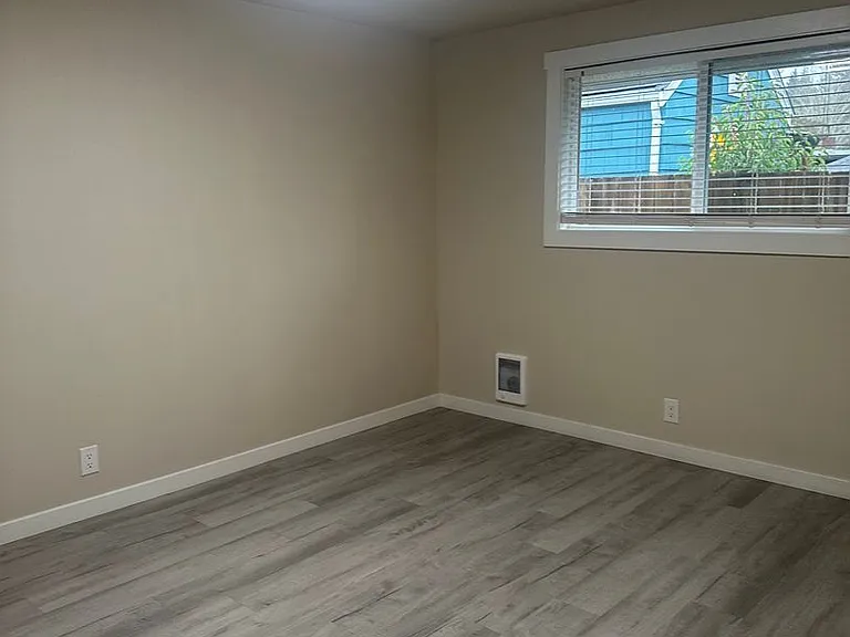 1500 E Victor St — Photo 7