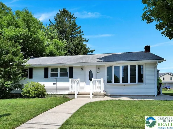 217 2nd St, Walnutport, PA 18088