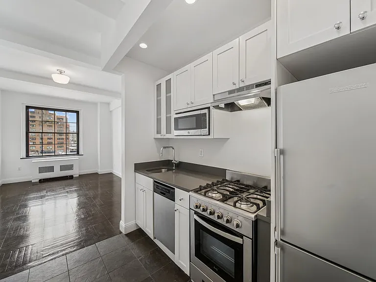 160 W 71st St #8K — Photo 7