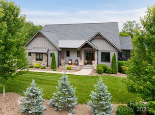 229 Stonefly Dr, Horse Shoe, NC 28742
