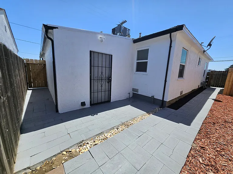 320 Locust Ave — Photo 43