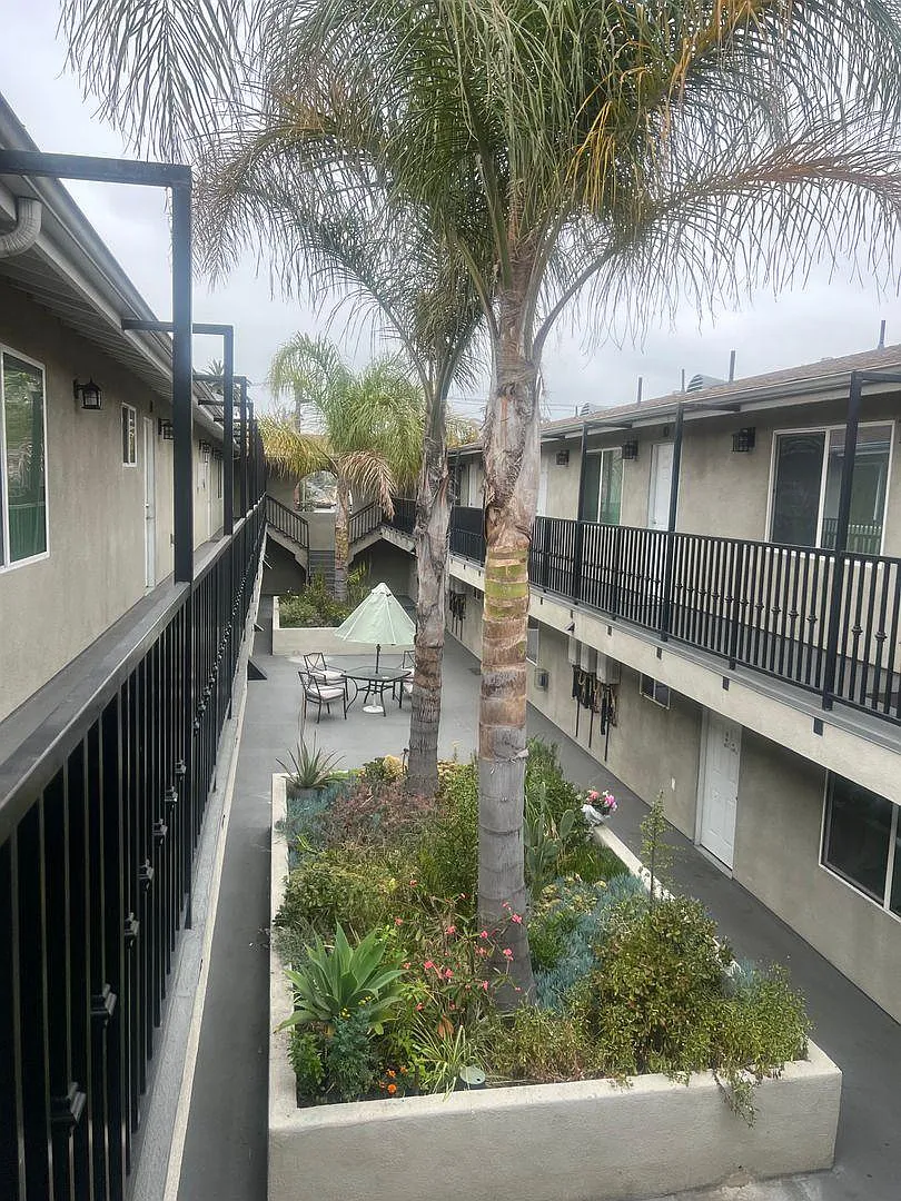 3856 S. Normandie Ave — Photo 1