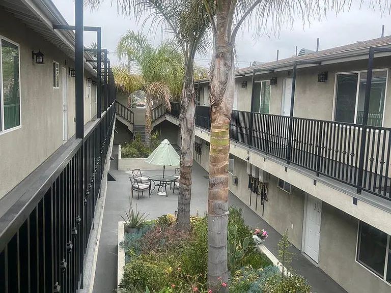 3856 S. Normandie Ave — Photo 1