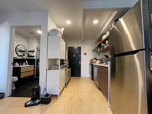 Rented by Apartmint Realty Group | media 18