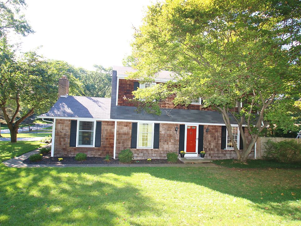 1st image of 1 Oak Leaf Ln