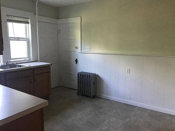 4th image of 174 Whitwell St #1