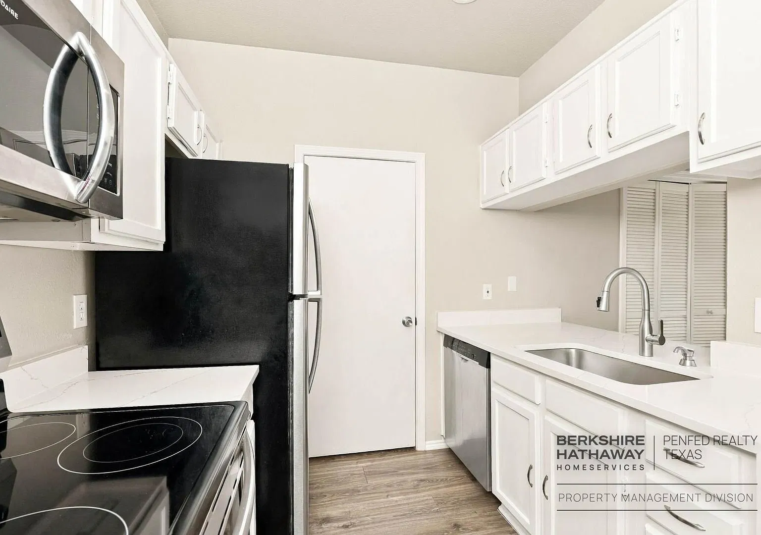 Updated 1-Bedroom Condo with Garage in North Dallas — Photo 4