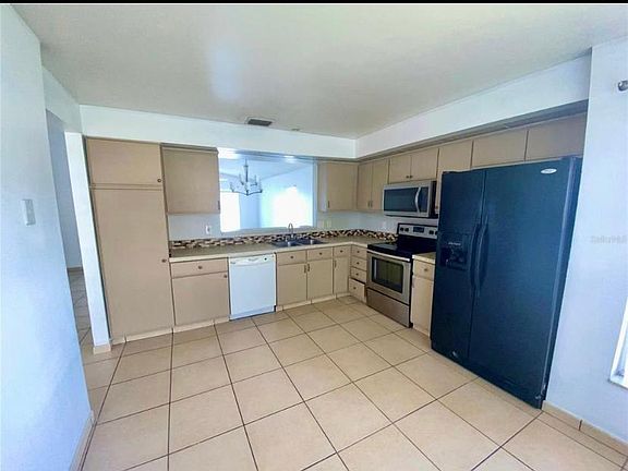 3rd image of 227 Bay Head Dr