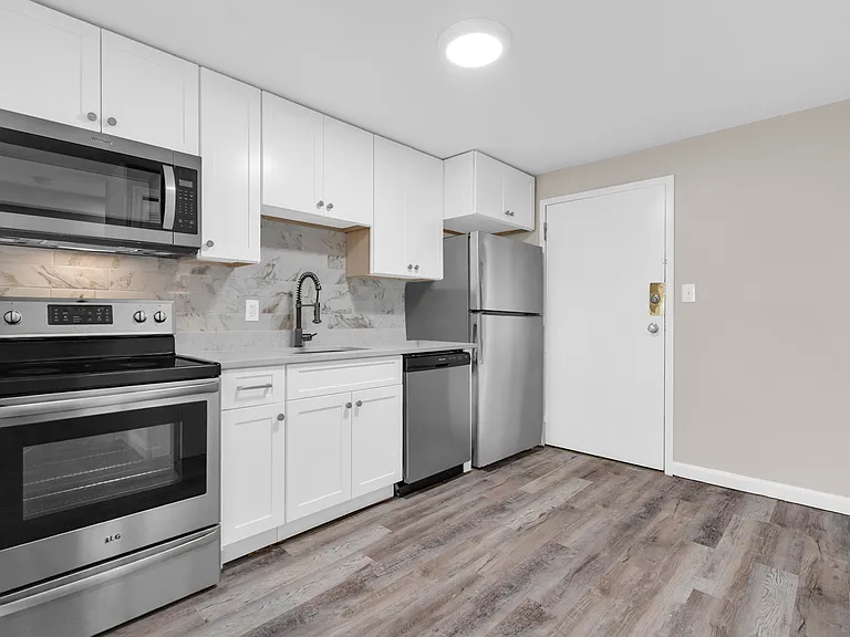 150 2nd St #205 — Photo 2