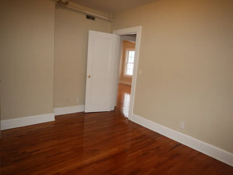 1003 E 2nd Ave SW — Photo 5