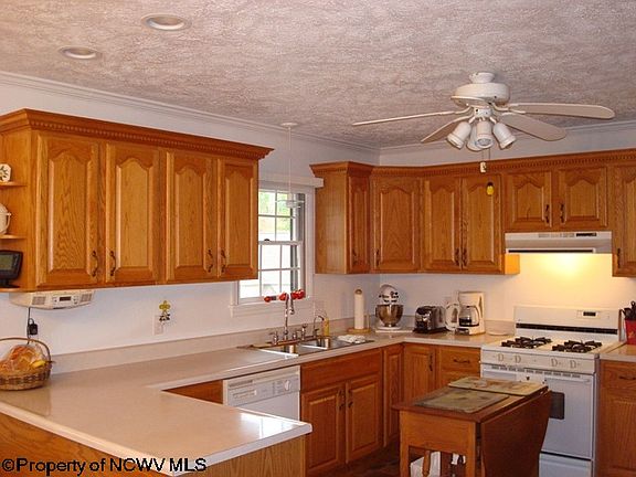 5th image of 307 Aurora Dr