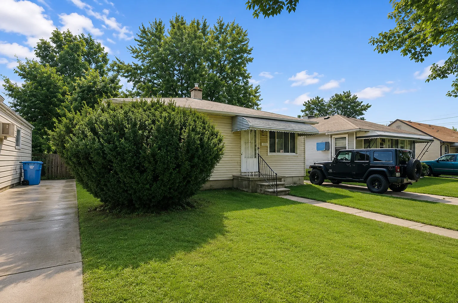 3 bed, 1000 sqft, $1,499 — Photo 1