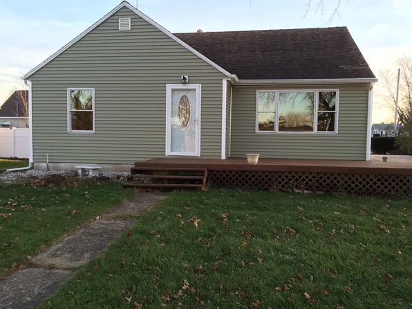 510 W 13th St, Vinton, IA 52349