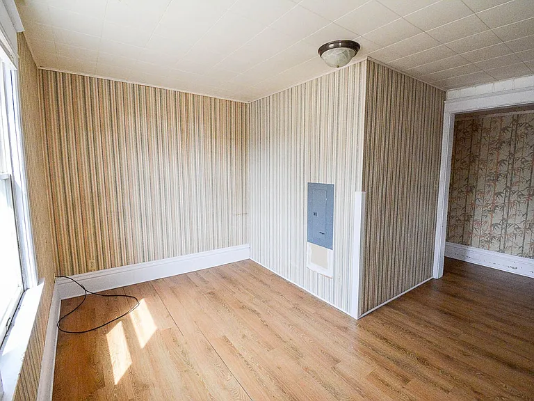209 S Pearl St — Photo 11