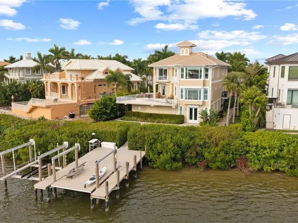 208 San Mateo DR, BONITA SPRINGS, FL 34134