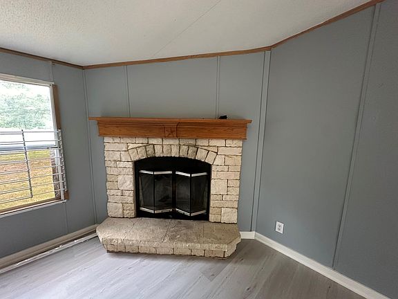 4th image of 2229 Meekins Rd