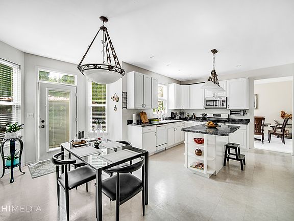 3rd image of 513 Hamilton Ln