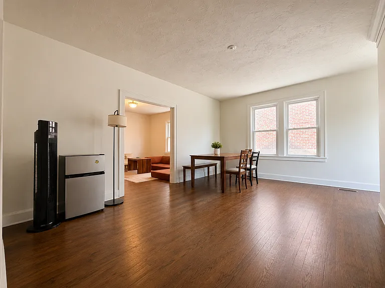 5541 Bartlett St — Photo 4