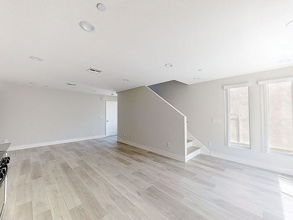 4th image of 951 3/4 N Mariposa Ave #3/4