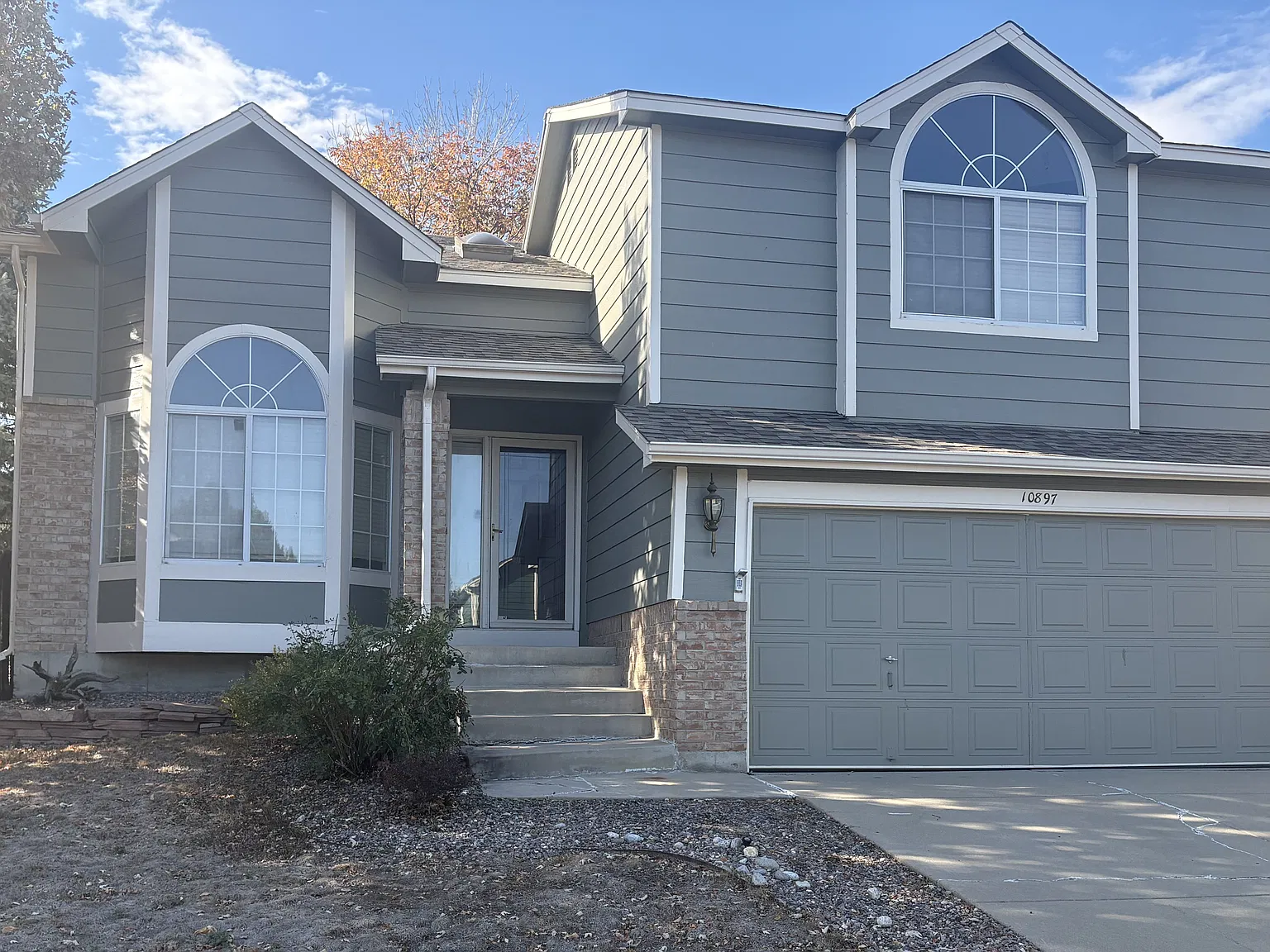 3 bed, 2296 sqft, $2,900 — Photo 1