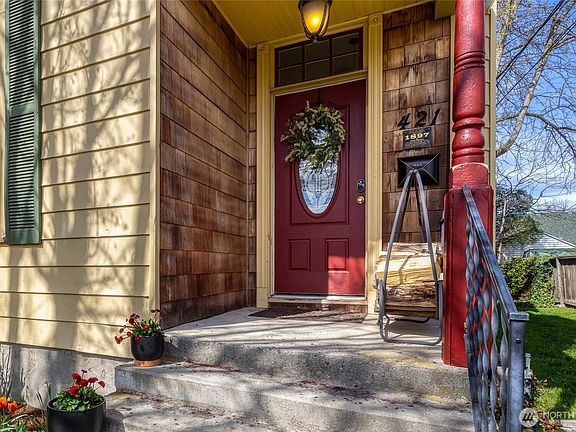 2nd image of 421 Lincoln Street