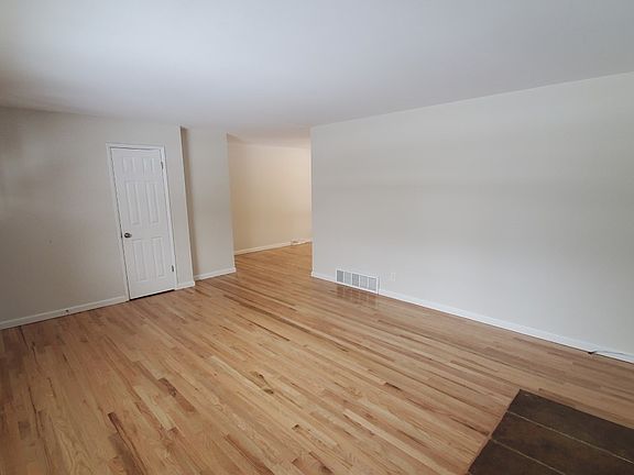 3rd image of 520 W 3rd Avenue Dr