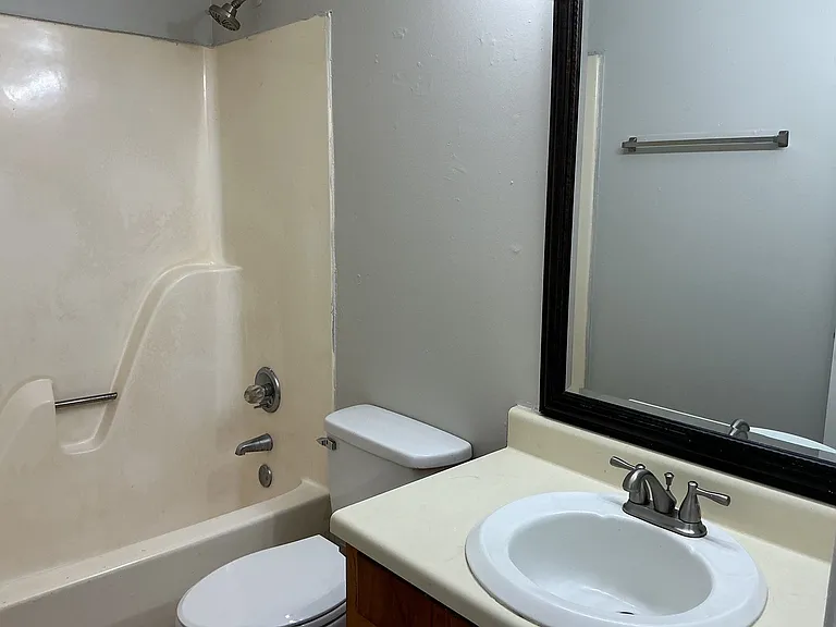 24 Brianfield Cv #R — Photo 6