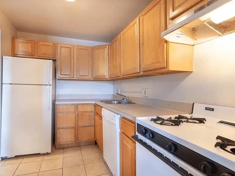 Columbus Park Apartments — Photo 1