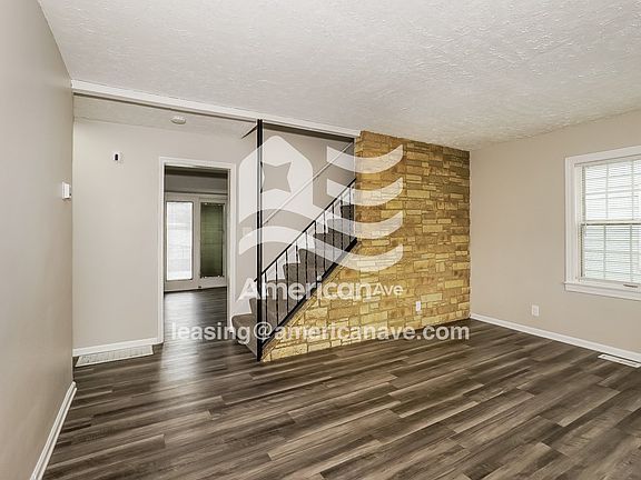 970449_002_wm_-_living_room_13249422.jpg