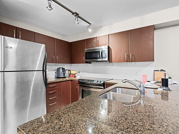 4th image of 7337 Macpherson Ave #209