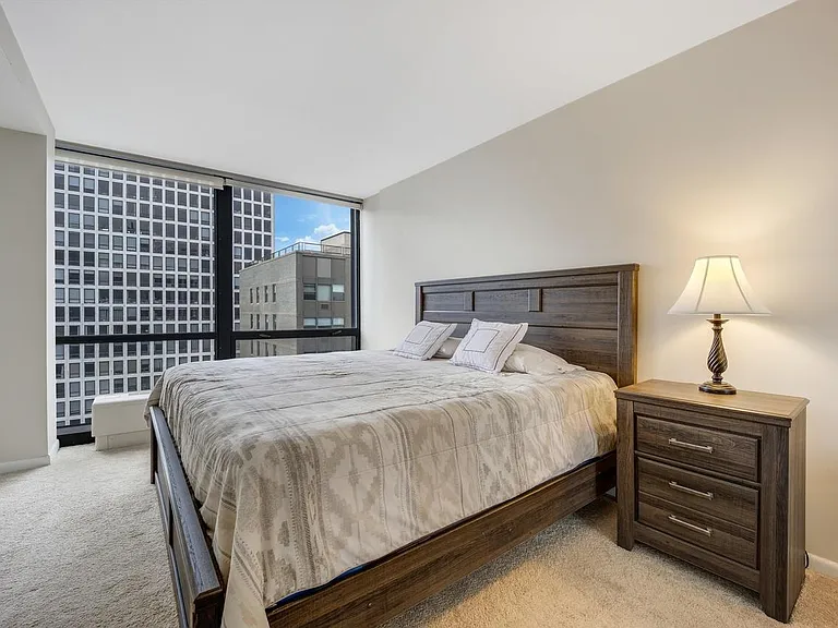 900 N Lake Shore Dr — Photo 8