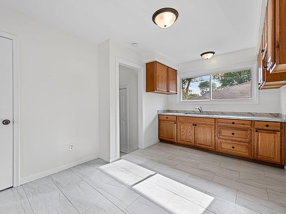 2nd image of 8417 Colonial St