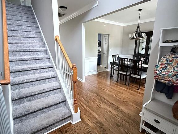 3rd image of 208 Water Lily Cir