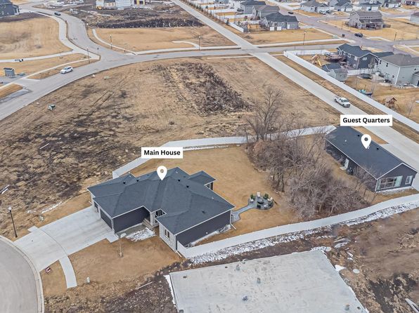 5881 31st St S, Fargo, ND 58104