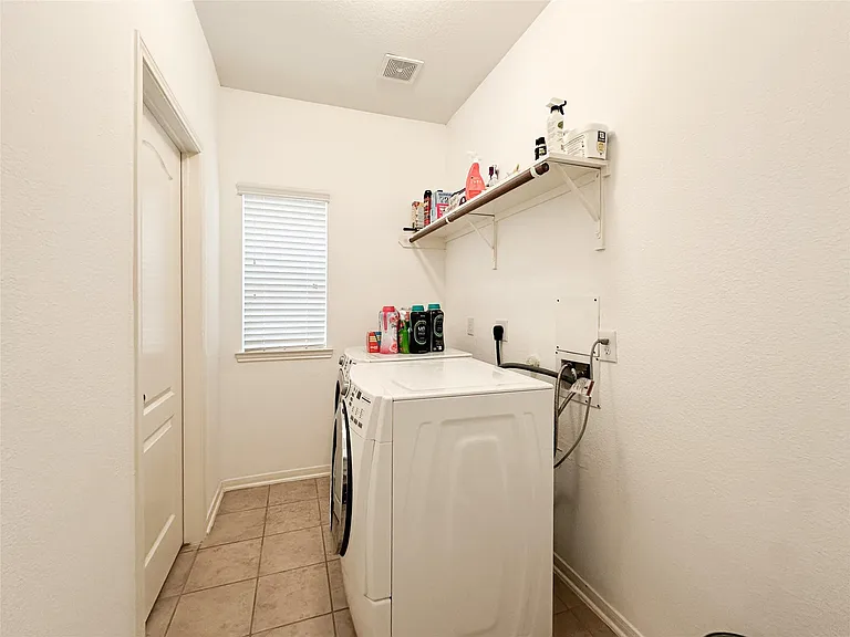 6118 Coastal Grove Ln — Photo 32